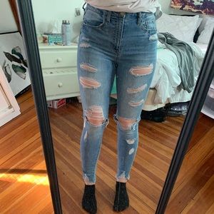 Distressed high waisted jeggings